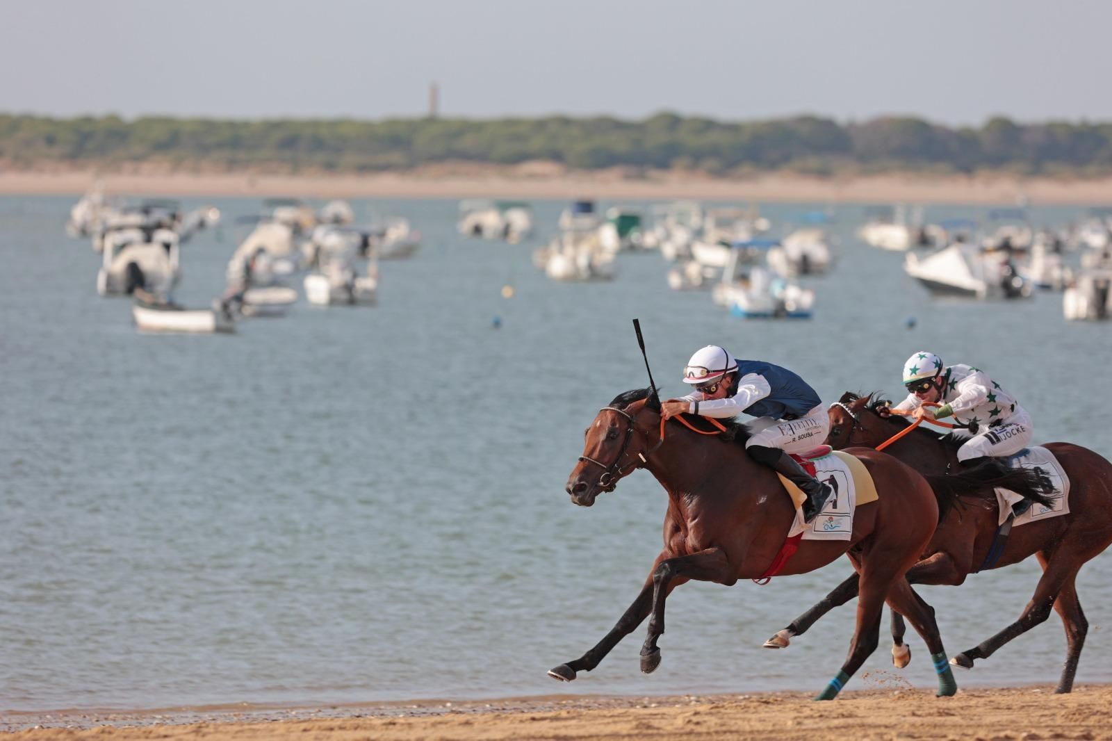 Imágenes del primer día de las Carreras de Caballos de Sanlúcar 2025