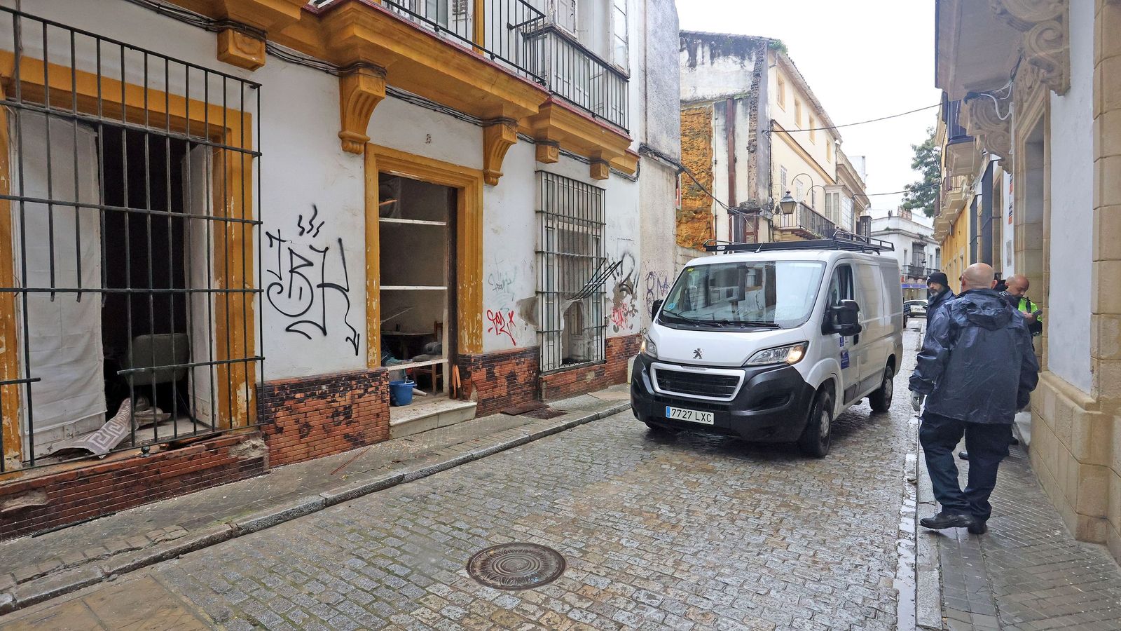 Imágenes del derrumbe en una casa okupada en Jerez