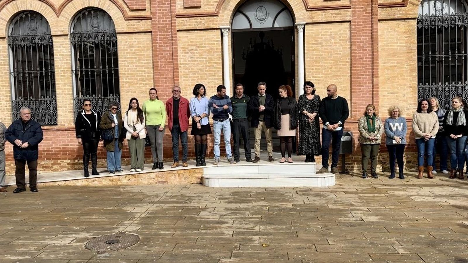 Minuto de silencio en el Ayuntamiento de San Juan del Puerto