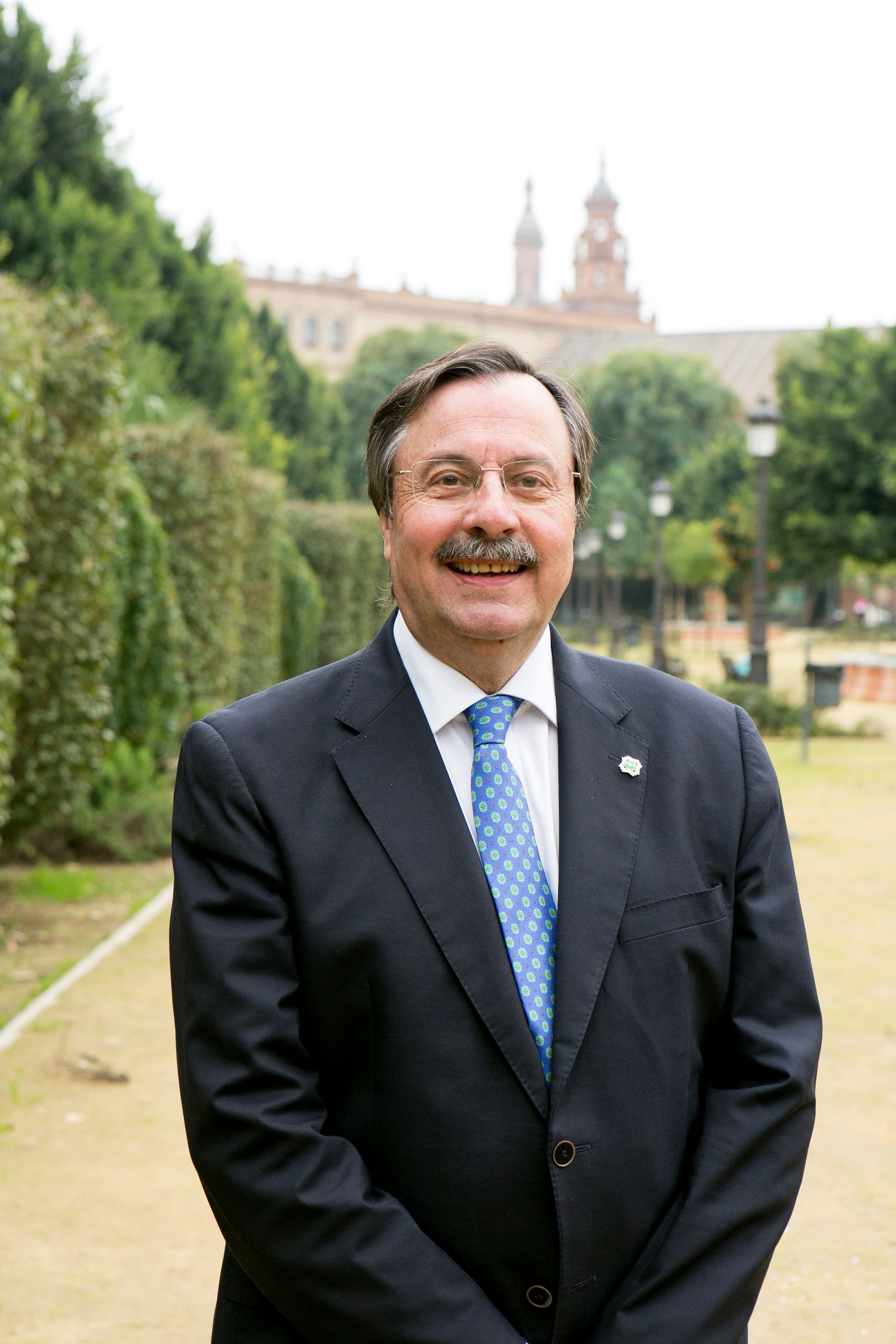 Luis Cáceres.