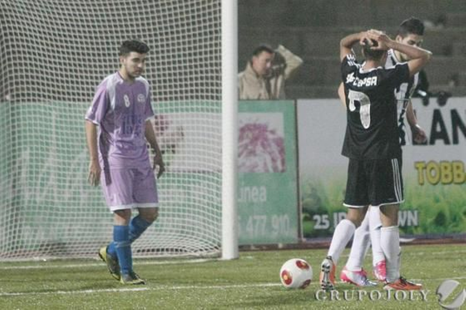 La Balona tropieza en el Municipal (1-2) y deja pasar una oportunidad de cazar al cuarto

Foto: Paco Guerrero