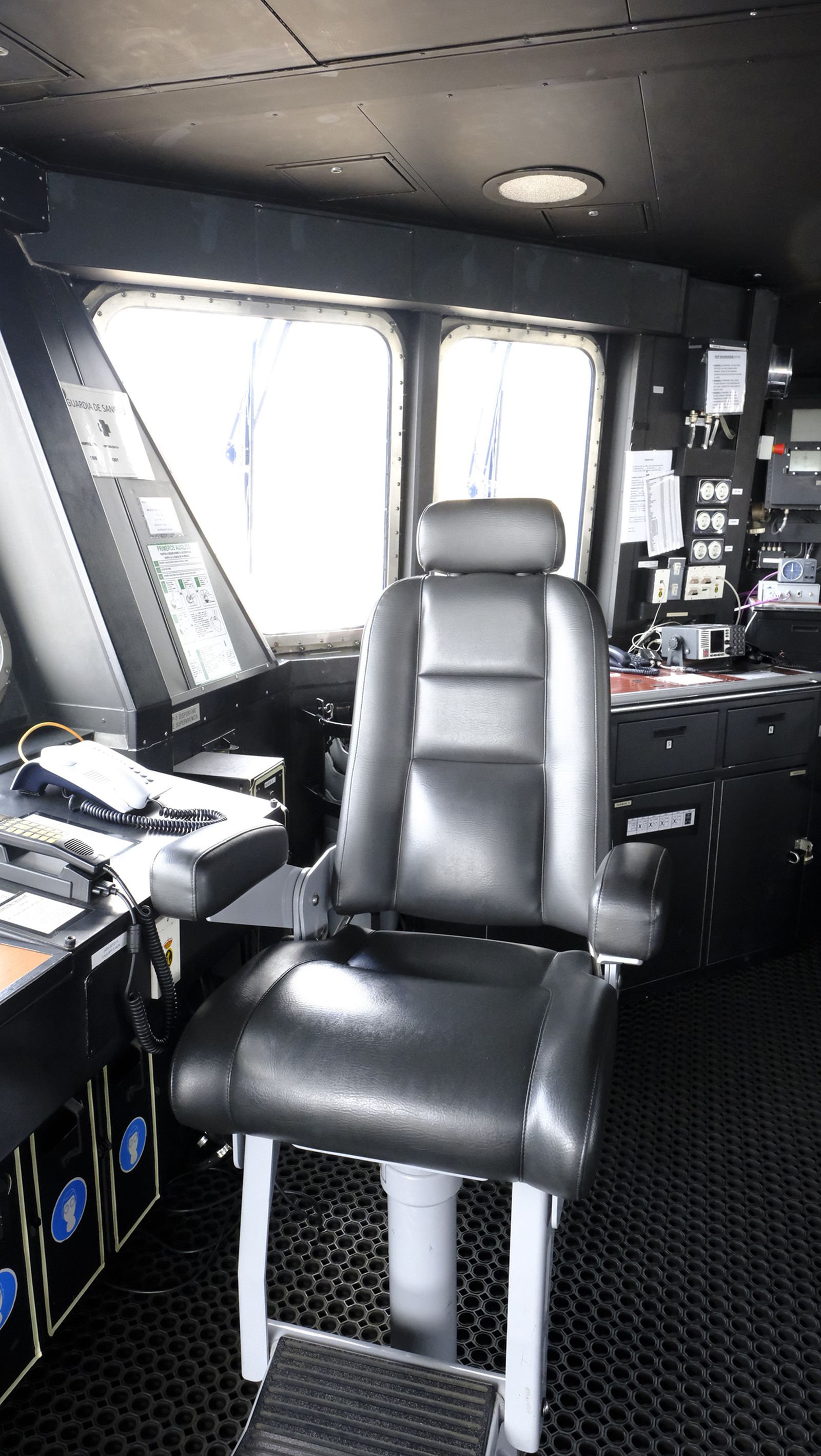 Fotogalería de la visita al portaaviones Juan Carlos I. Puerto de Almería.