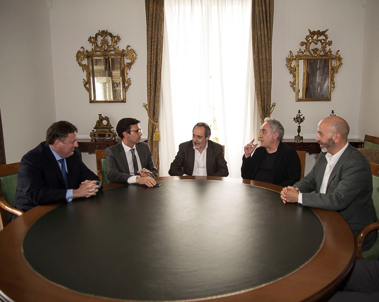 Jerónimo Vílchez, Francisco Cuenca, Domingo Domínguez, Ferran Adriá y Joan Cruz, en la presentación de Granada.