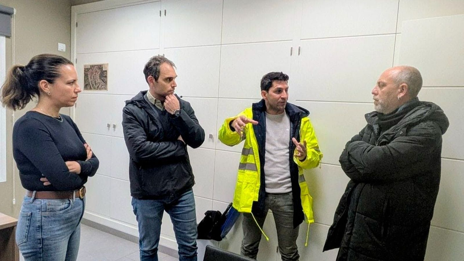 Toni Valero, de IU Andalucía, junto al alcalde de Casares.