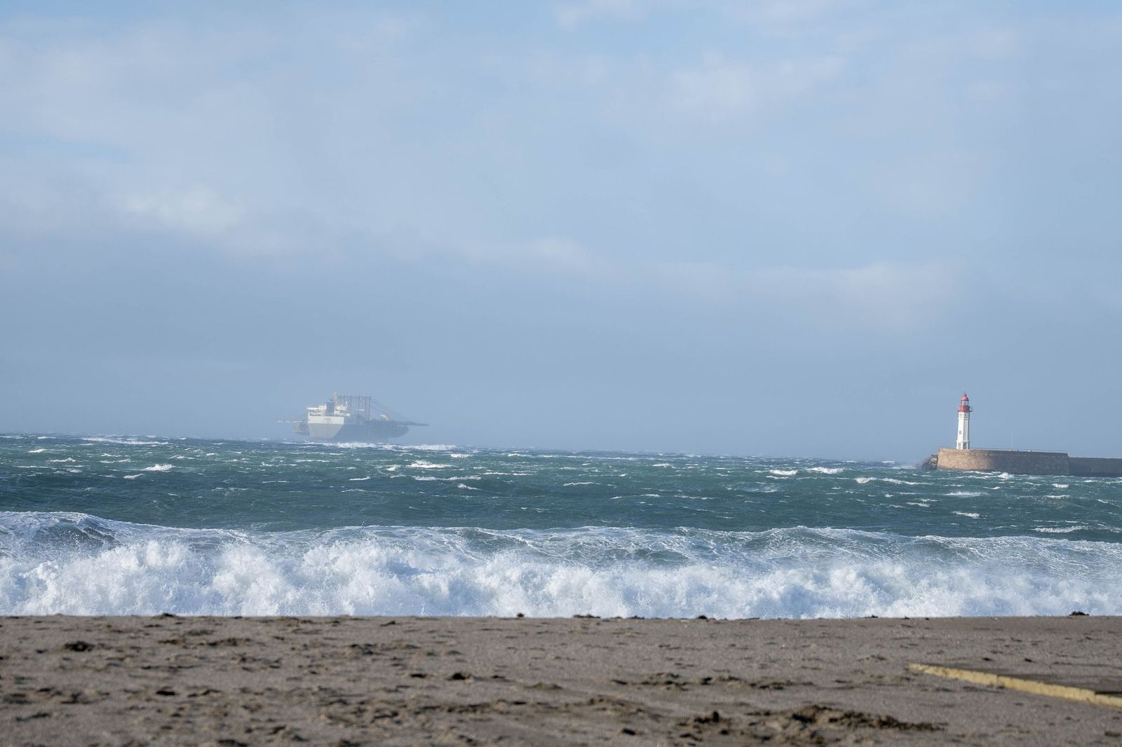 La Borrasca Leonardo se ensaña con Almería, en imágenes