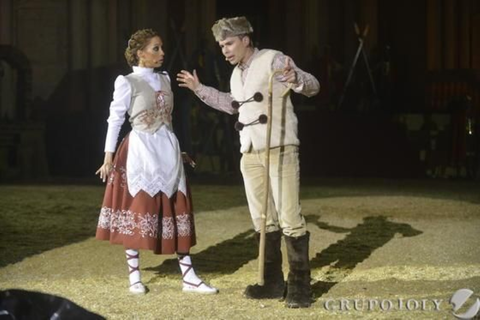 La primera representación del Auto de los Reyes Magos en Los Pedroches consigue un lleno absoluto pese al mal tiempo.

Foto: Sánchez Ruiz