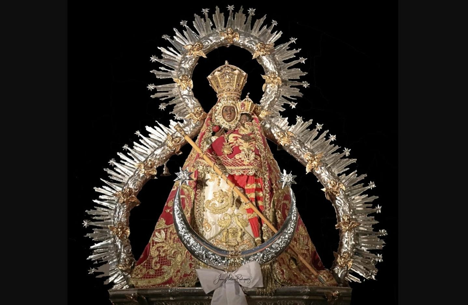 La Virgen de la Cabeza es popularmente conocida como "La Morenita". La Virgen de la Cabeza es popularmente conocida como "La Morenita".