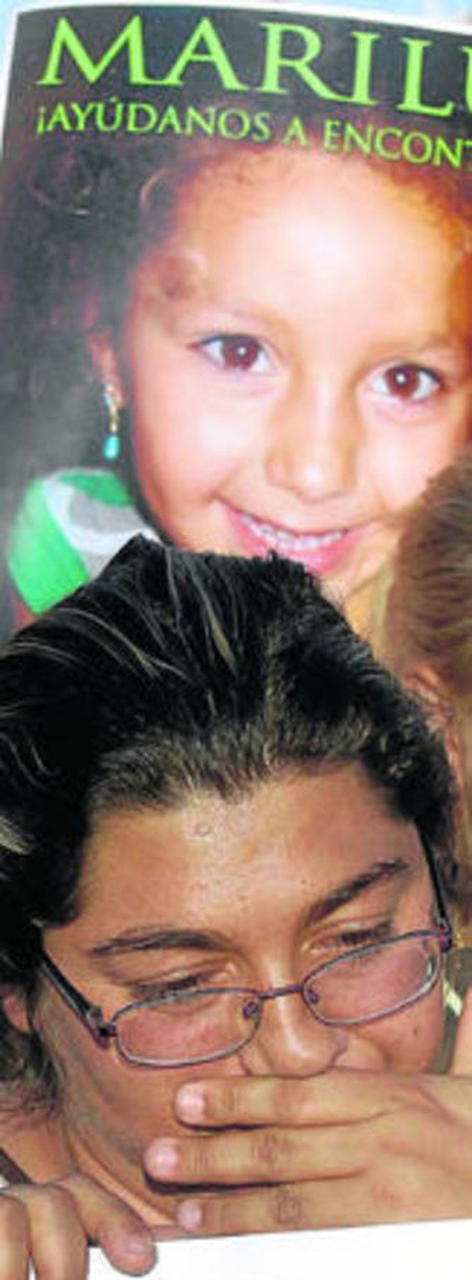 Irene Suárez, junto a una imagen de su hija, en una manifestación.