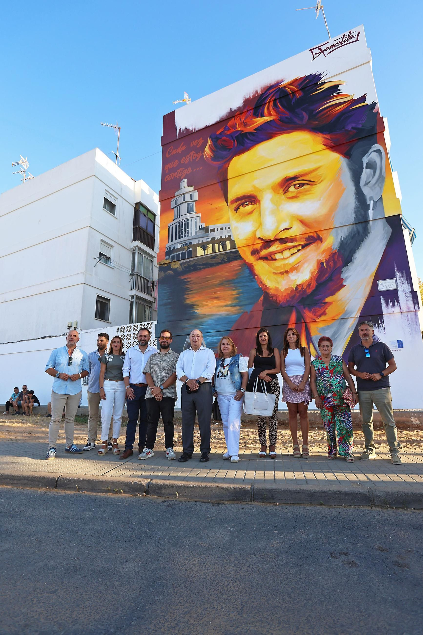 Imágenes de la inauguración del mural homenaje a Manuel Carrasco en Isla Cristina