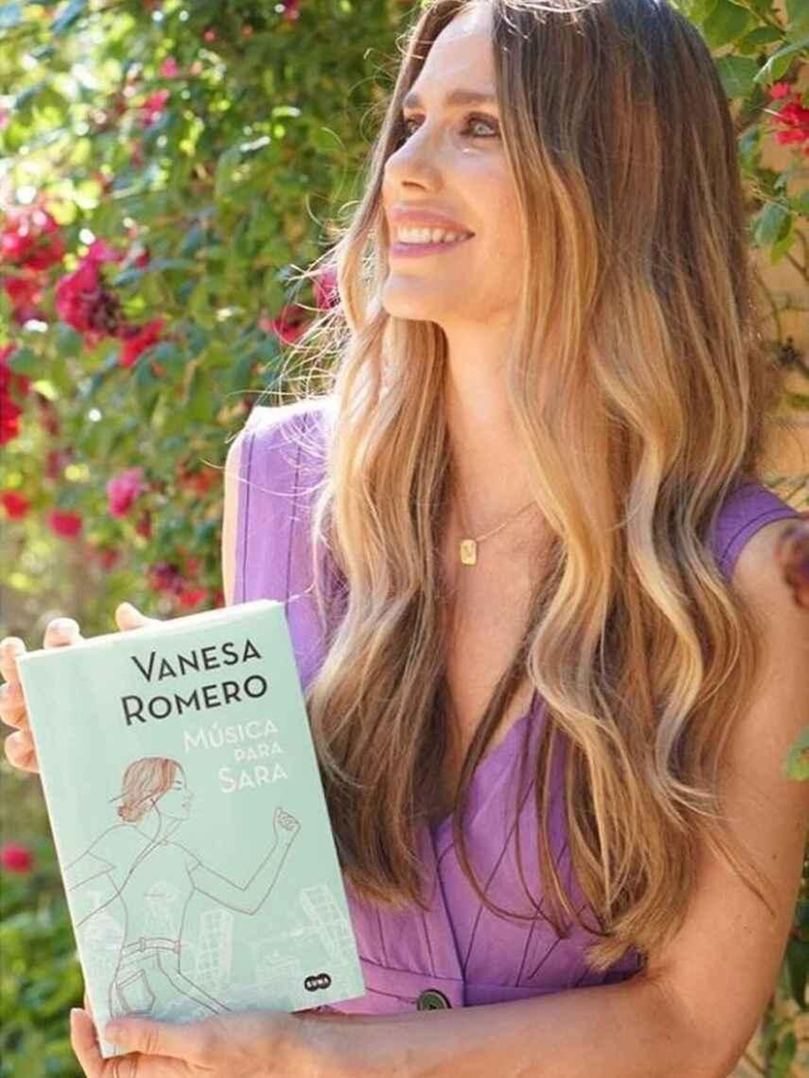 Vanesa, con su novela.