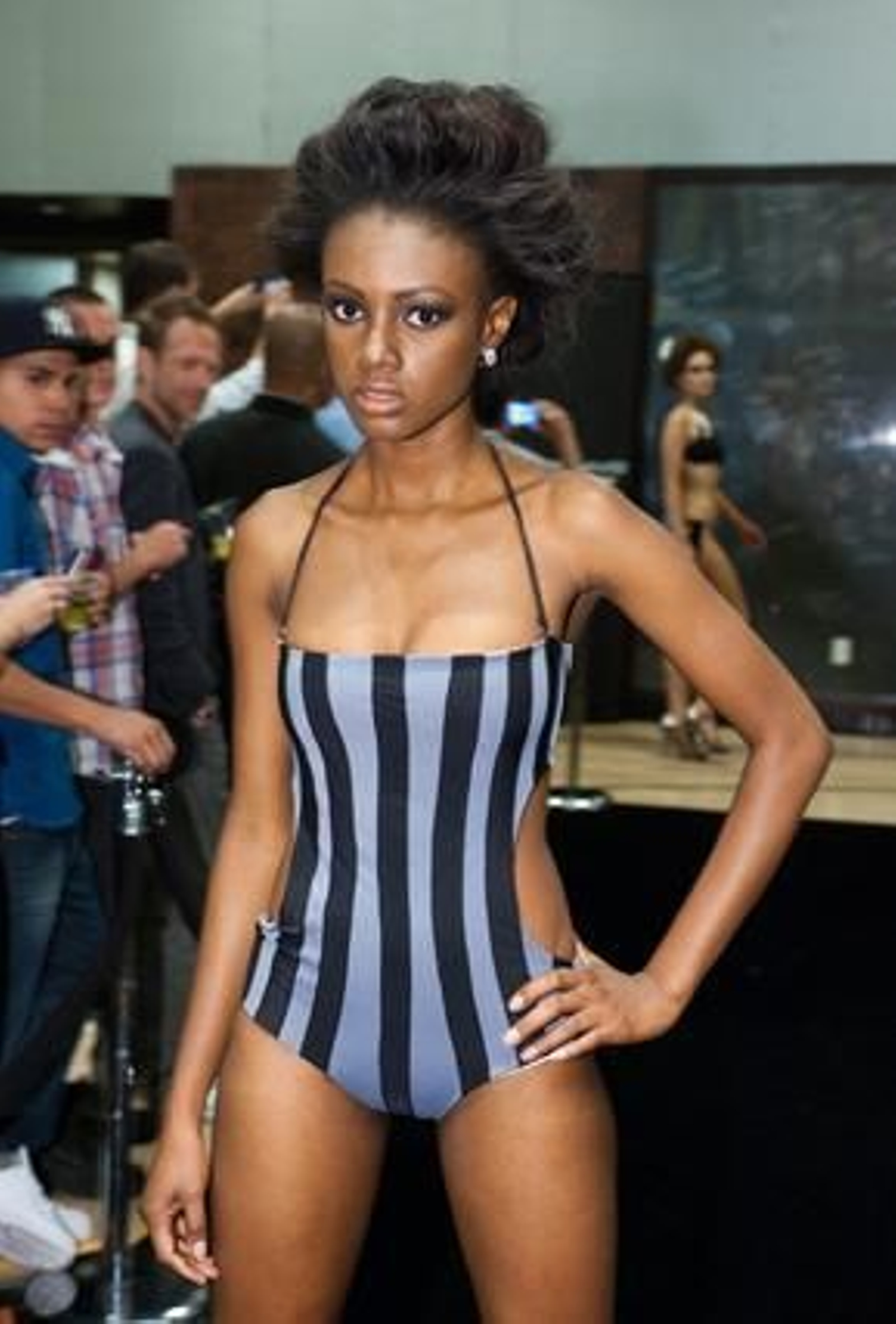 La candidata hondureña posa en traje de baño.

Foto: EFE