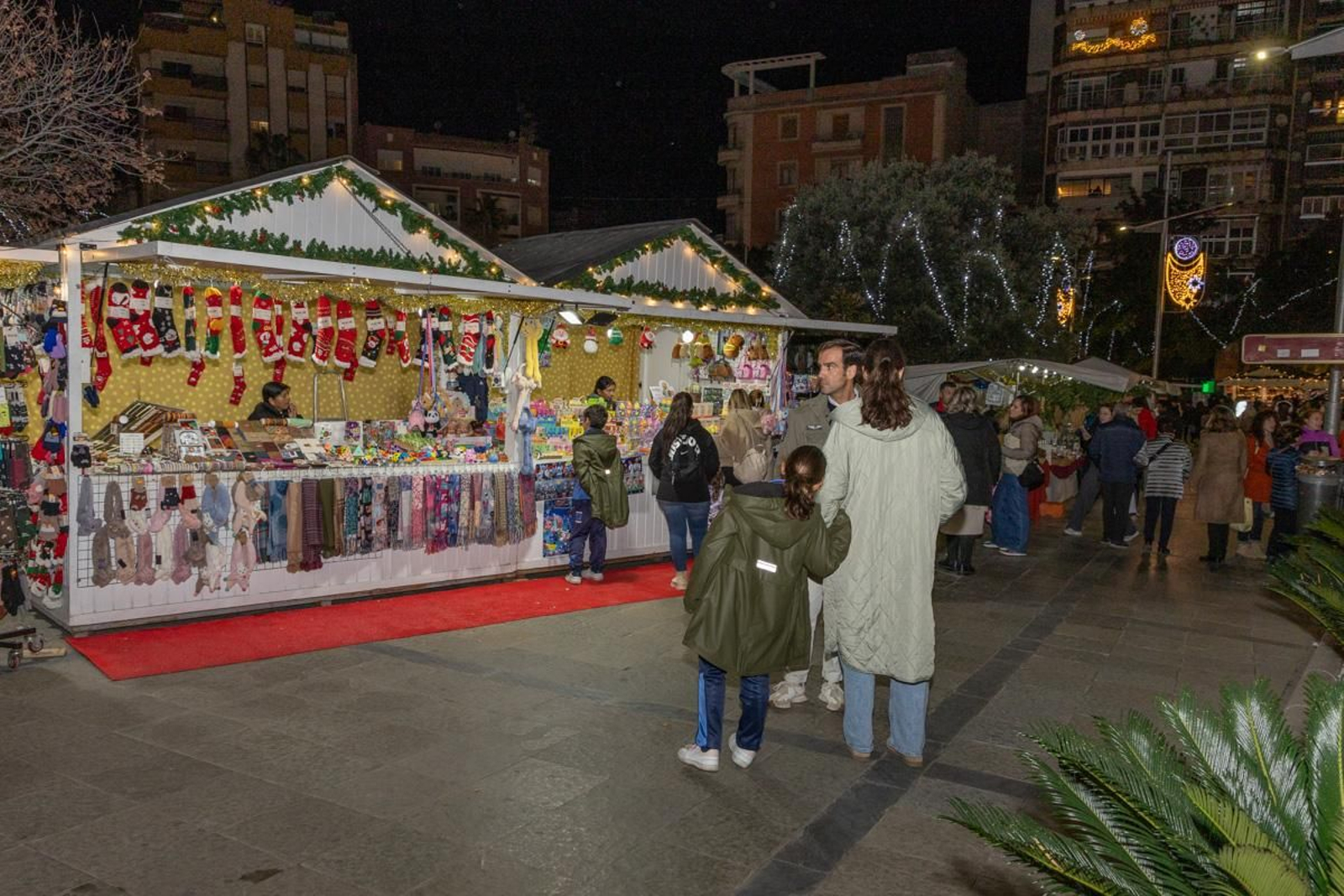 Jaén enciende su Navidad con sus habitantes echados a la calle