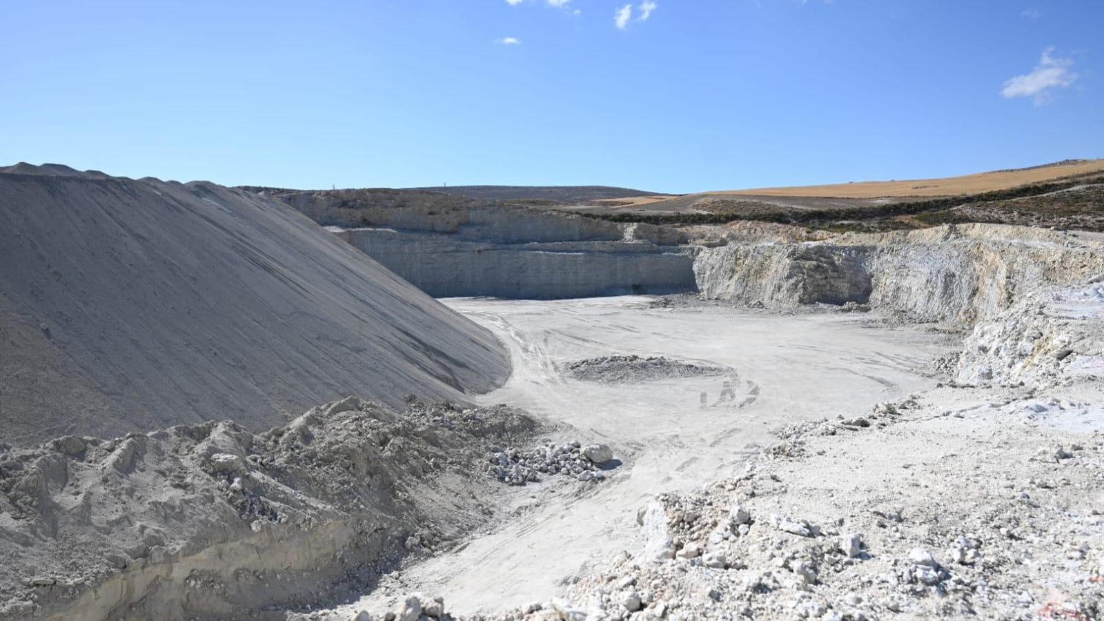 Una de las canteras de Knauf en Escúzar.