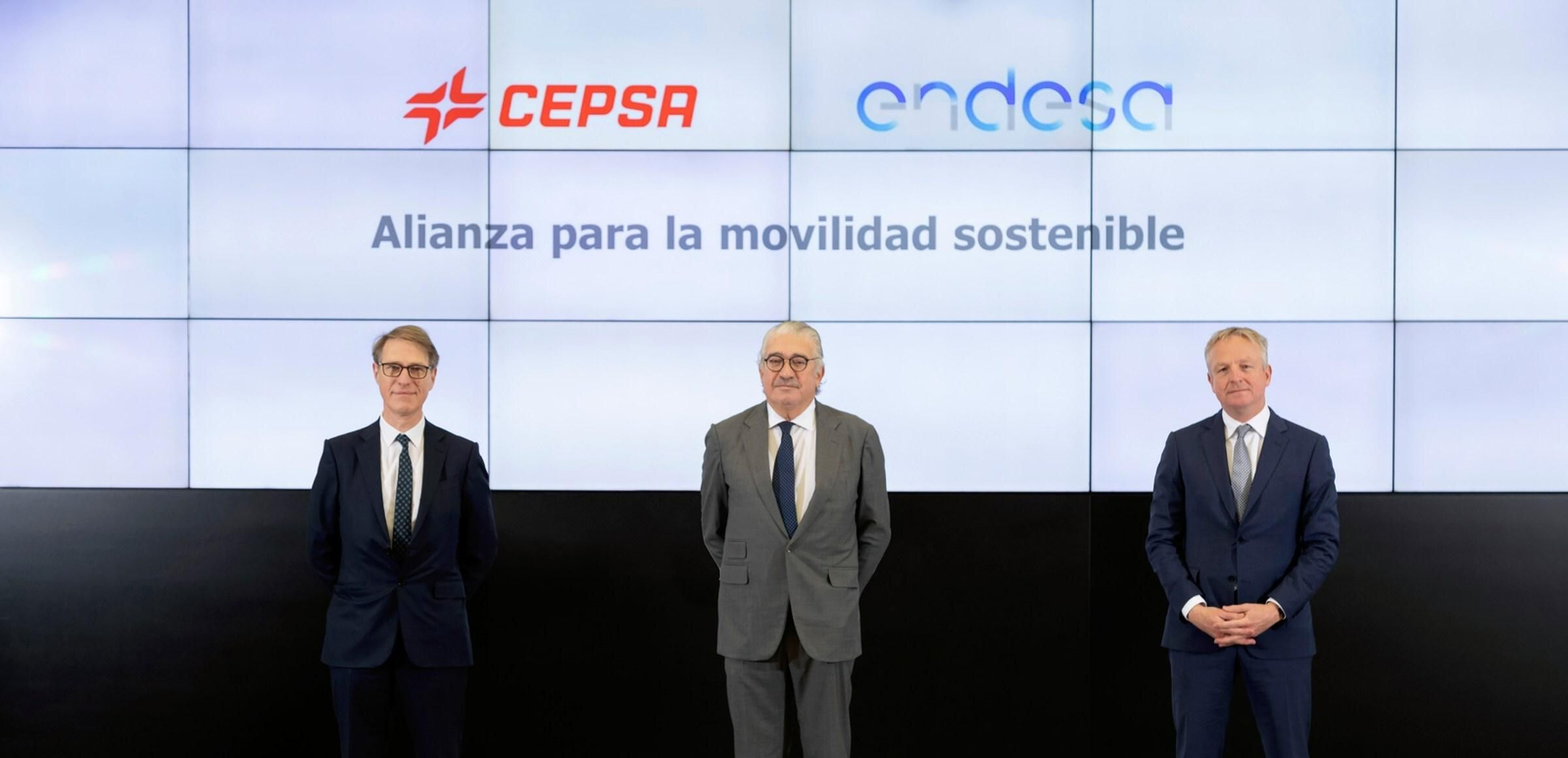 Endesa y Cepsa desarrollarán una red de recarga ultrarrápida en carretera