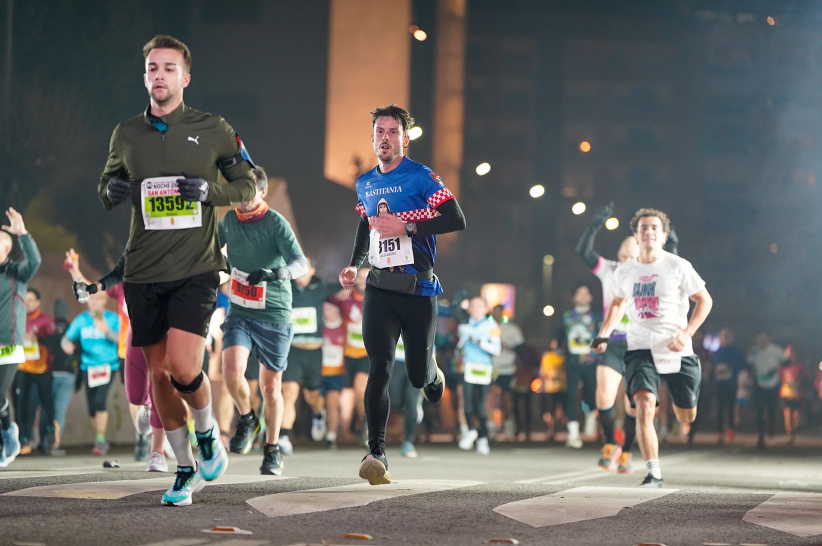 En imágenes: búscate en tu llegada a meta de la Carrera de San Antón 2026 (9)