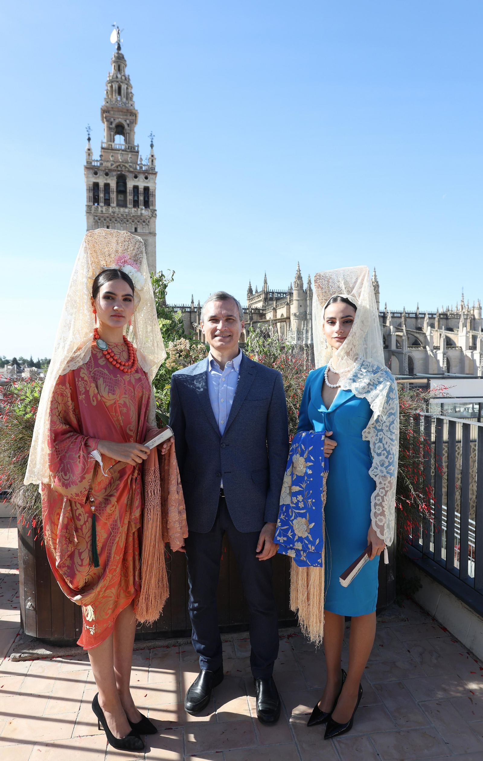 La revisión de la mantilla blanca, todas las imágenes