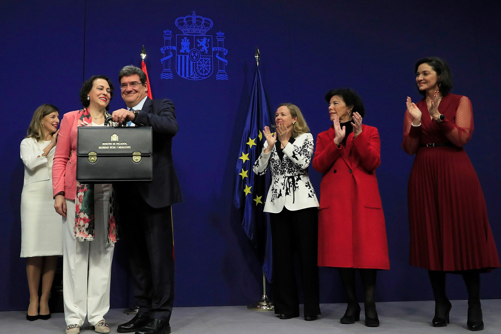 Los ministros reciben sus carteras