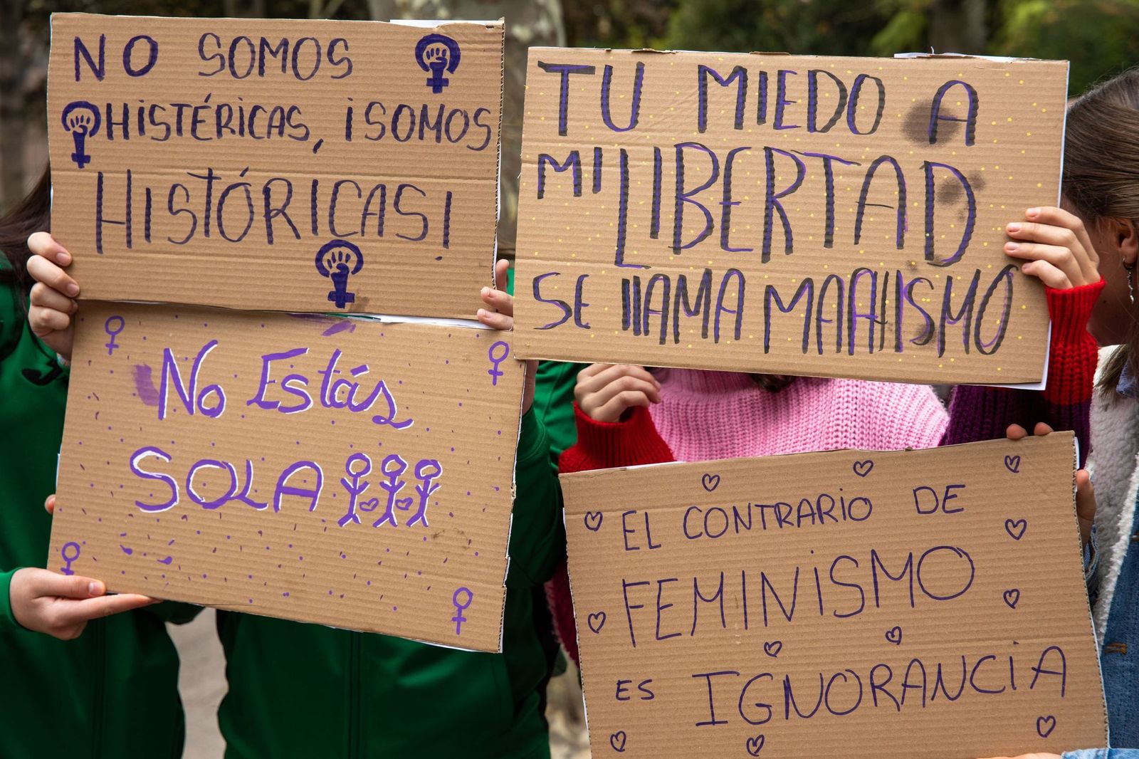 Carteles en una marcha feminista.