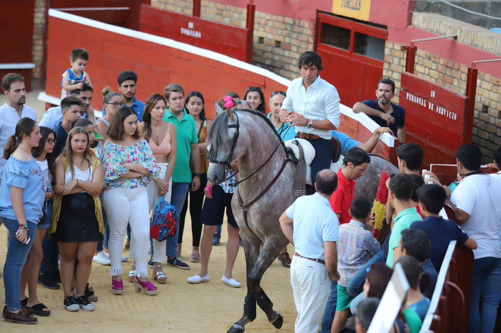 Imágenes de la clase de rejoneo de Andrés Romero en la Plaza de Toros