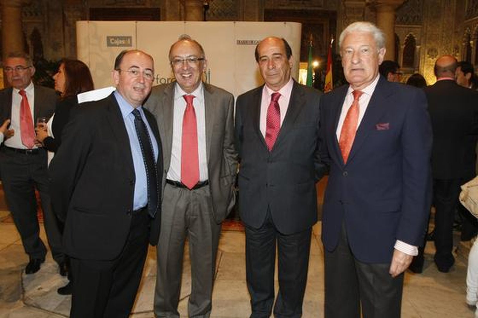 Rafael Román, el conferenciante Fernando González Laxe, Rafael Barra y Miguel Nuche.

Foto: Jose Braza