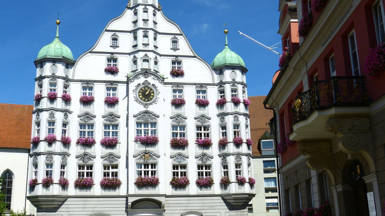 Vista del ayuntamiento de Memmingen . Vista del ayuntamiento de Memmingen .
