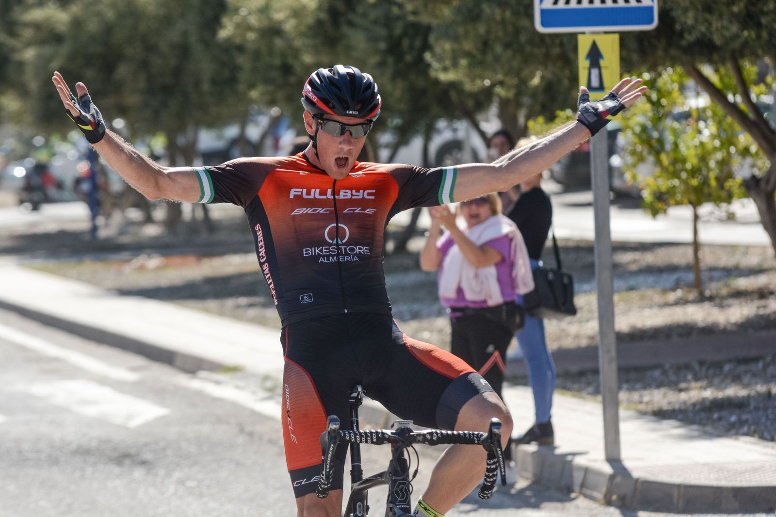 Fotogalería de la Vuelta Ciclodeportiva a Almería