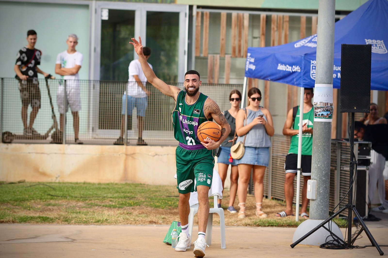 Las fotos de la espectacular presentación de Chris Duarte con el Unicaja en el Parque del Oeste