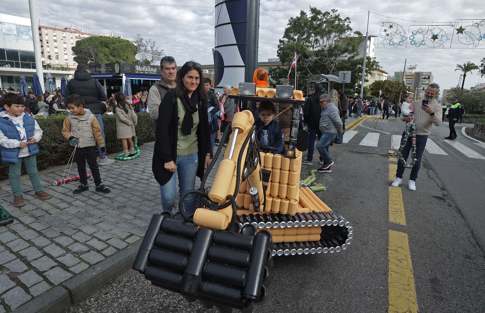 Búscate en el multitudinario arrastre de latas 2026 en Algeciras