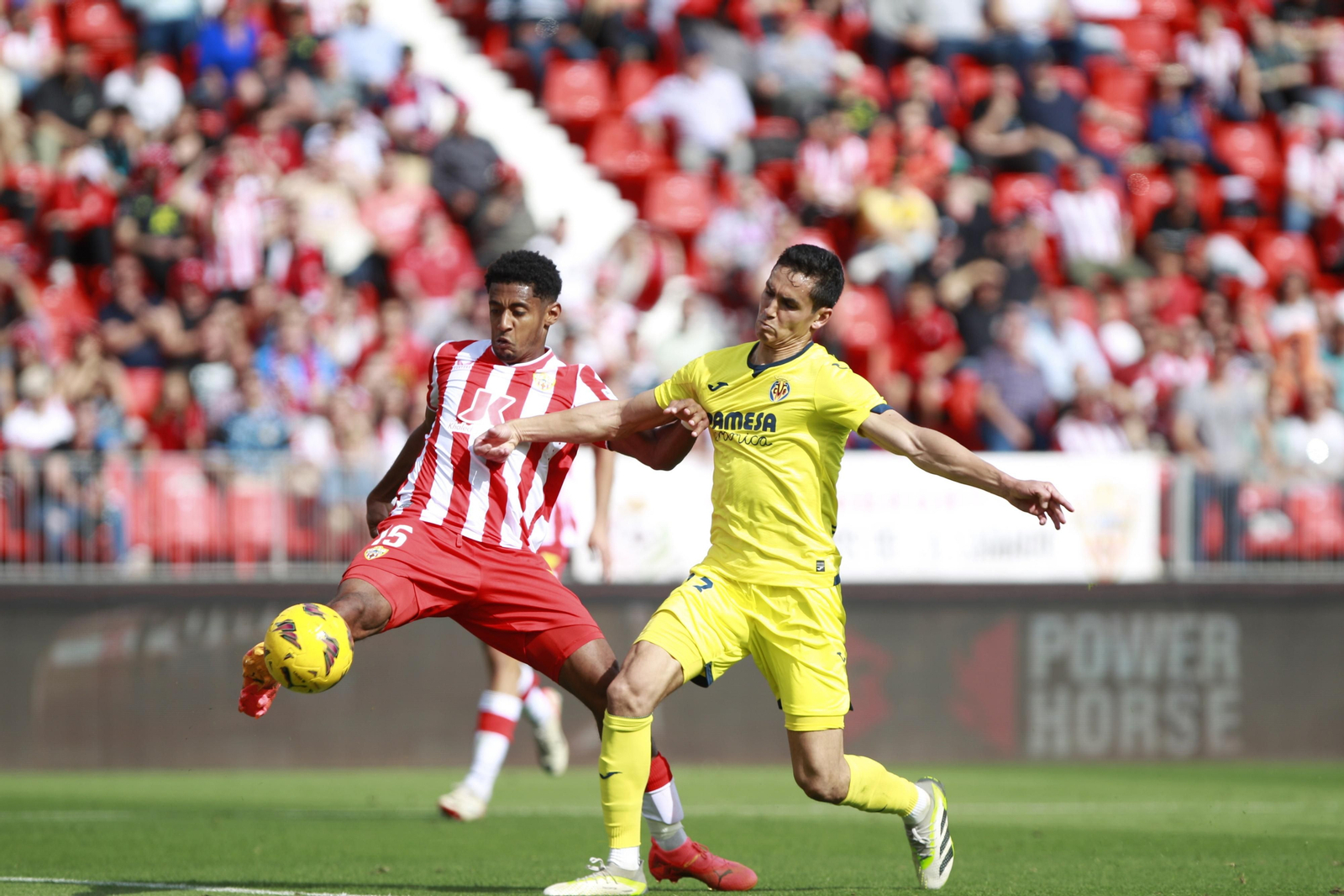 Las mejores imágenes del partido de fútbol U.D. Almería-Villarreal C.F.