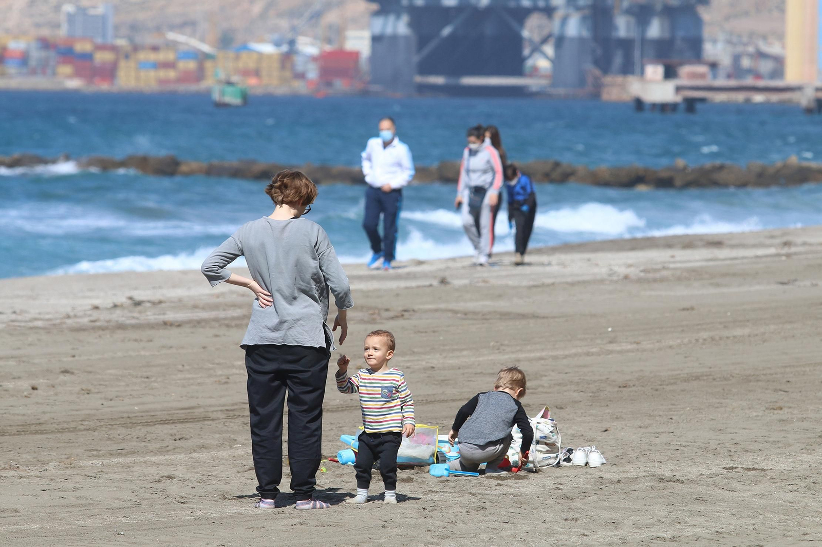 Fotogalería Los niños salen a la calle tras 43 días de confinamiento por coronavirus