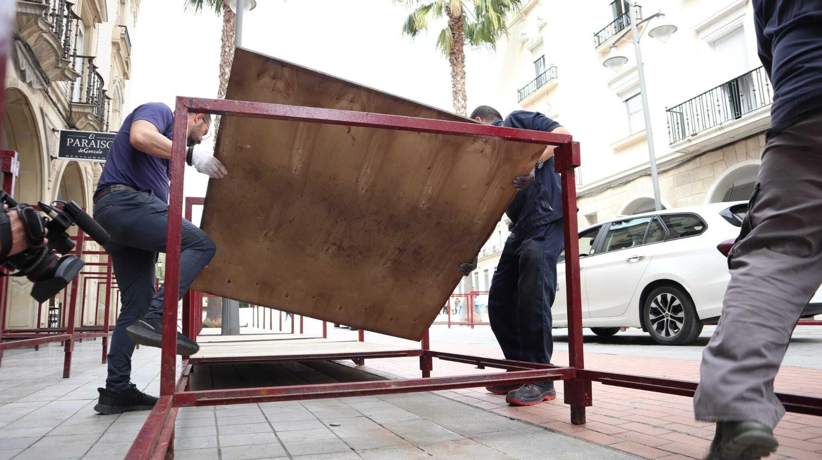 Comienza el montaje de palcos para la Semana Santa de Huelva