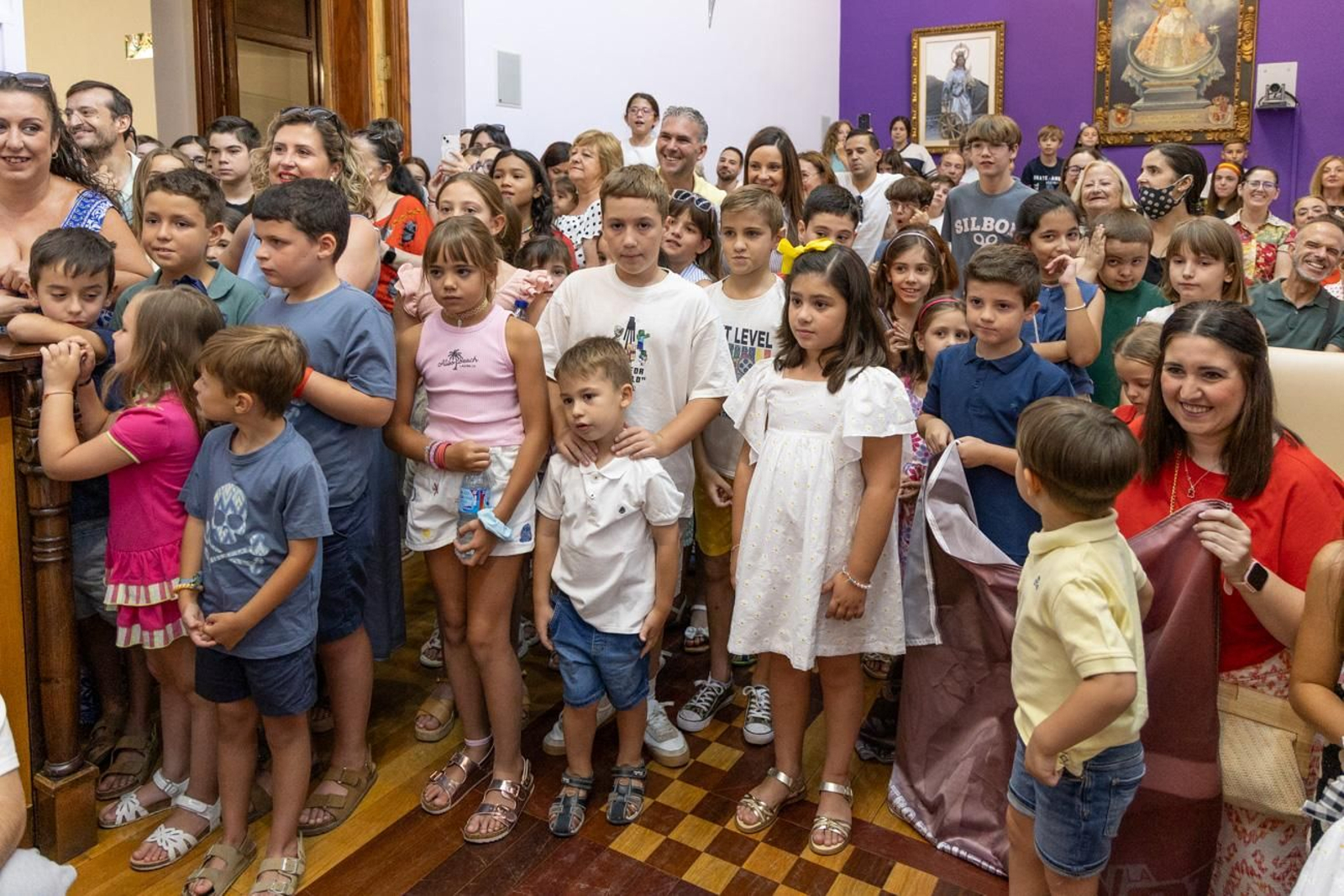 Recibimiento en el Salón de Plenos del Ayuntamiento de Lucas Paulano, el joven talento ganador de La Voz Kids 2025