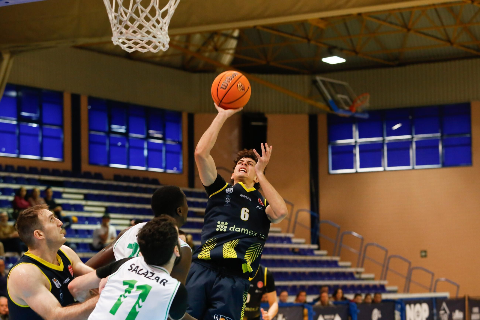 Las fotos del Udea-Zornotza de la Segunda FEB