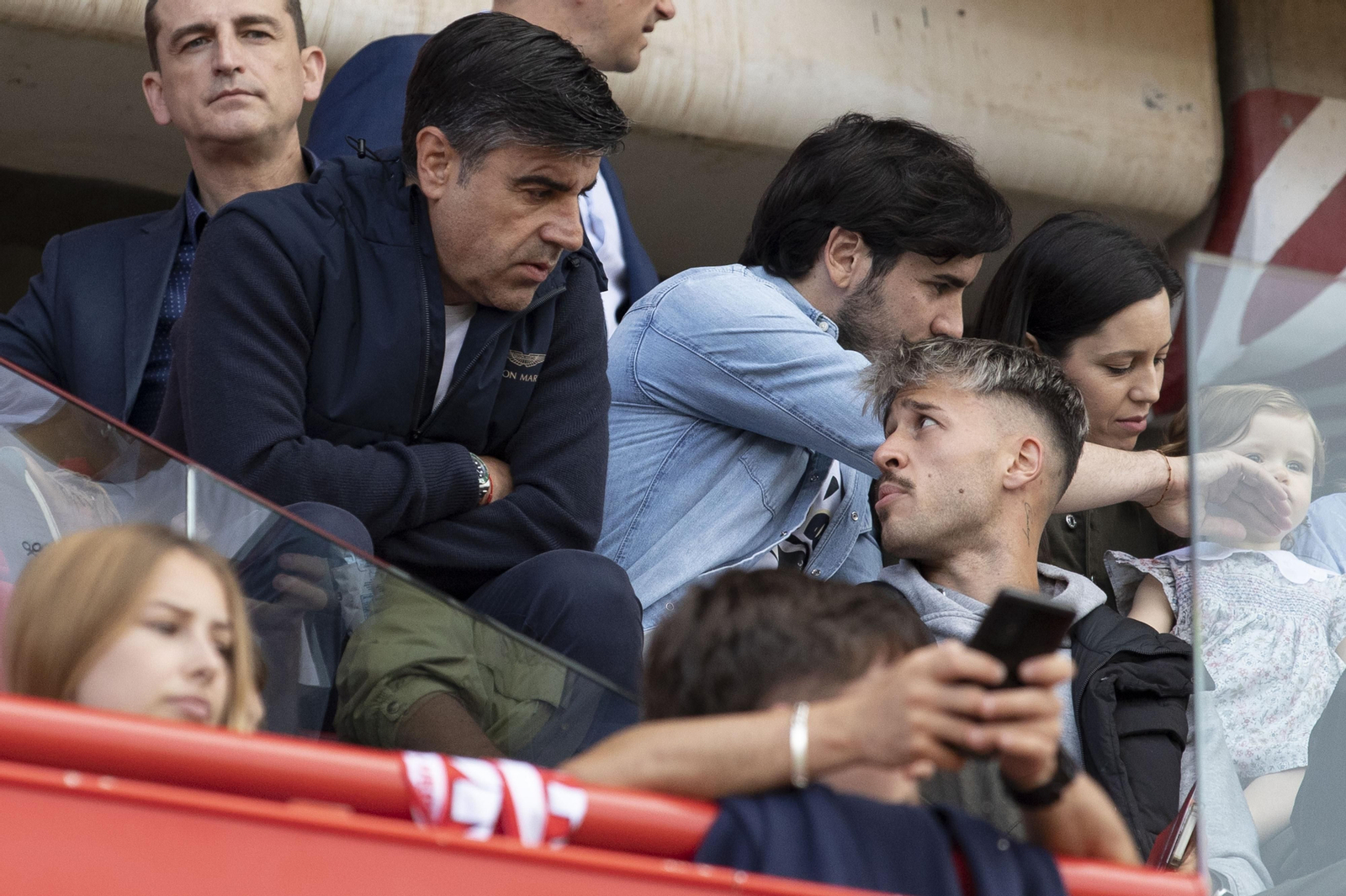 Encuéntrate en la grada en el Recreativo Granada - Real Avilés