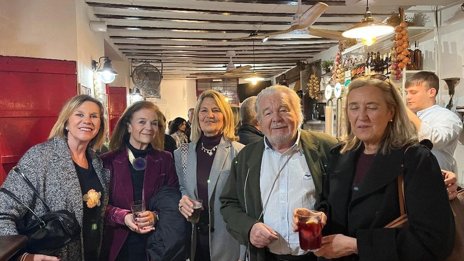 La escritora Mila Fernández de la Puente, Muqui Oliden, Amparo Bernal, duque de Ahumada y  Rocío Sicre.