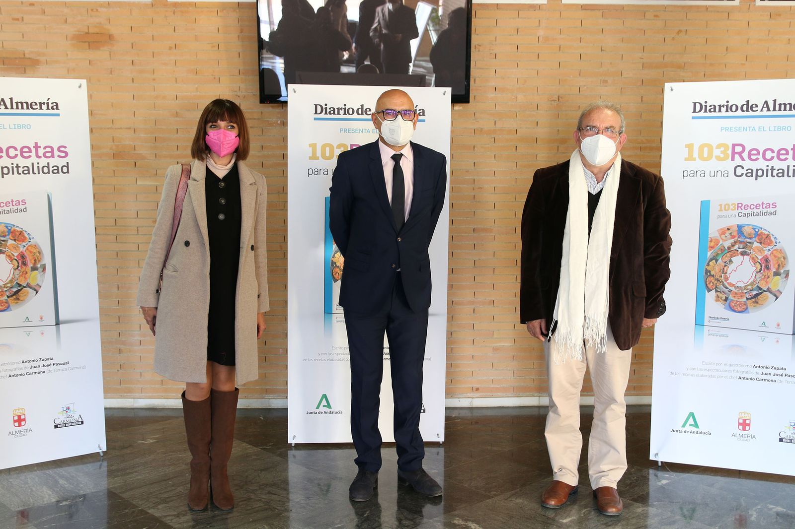 Fotogalería presentación libro '103 Recetas para una Capitalidad'. Almería