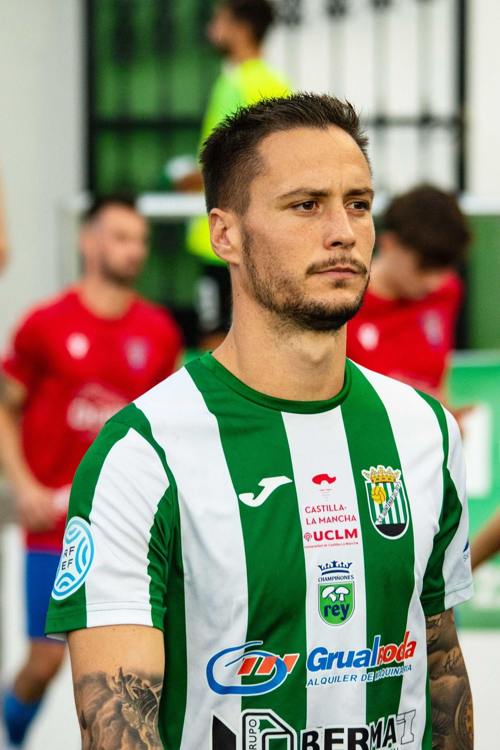 Adrián Ruiz, con la camiseta del CD Quintanar del Rey.
