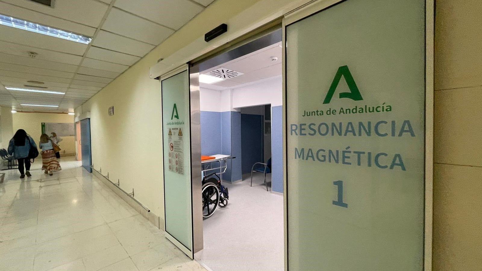 El acceso a la sala de resonancias magnéticas de un hospital.