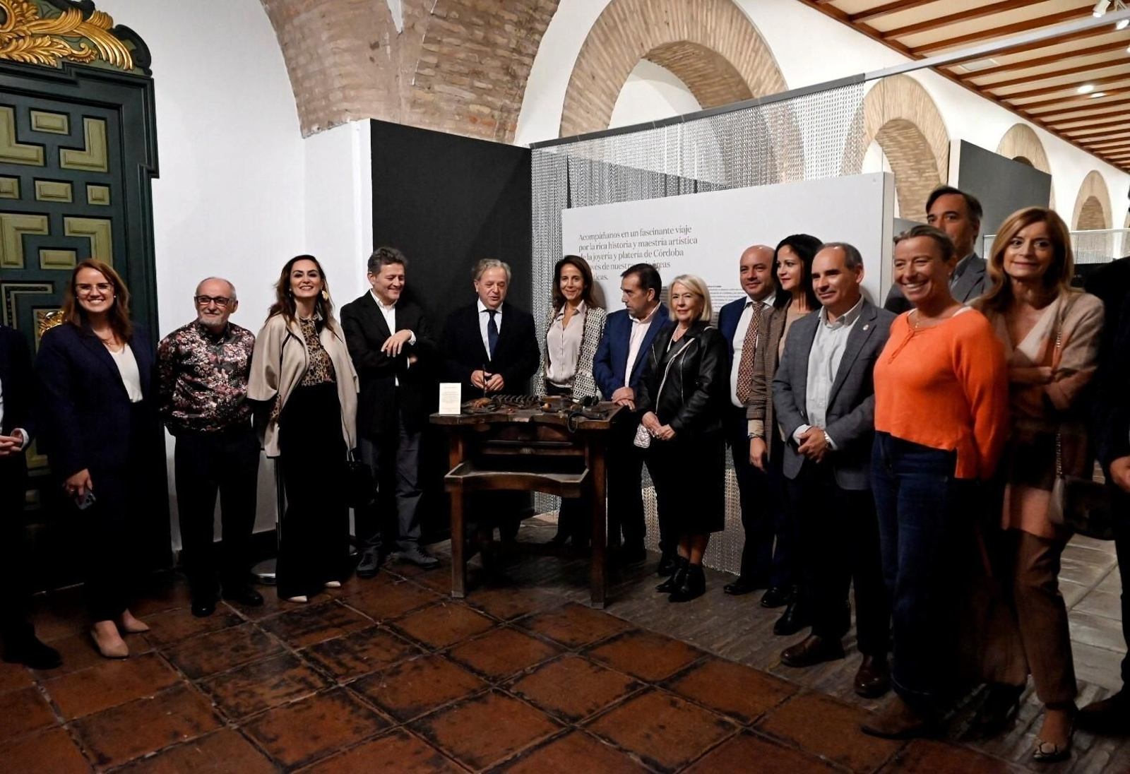 La exposición 'Todo lo que brilla' que recorre la joyería de Córdoba, en imágenes