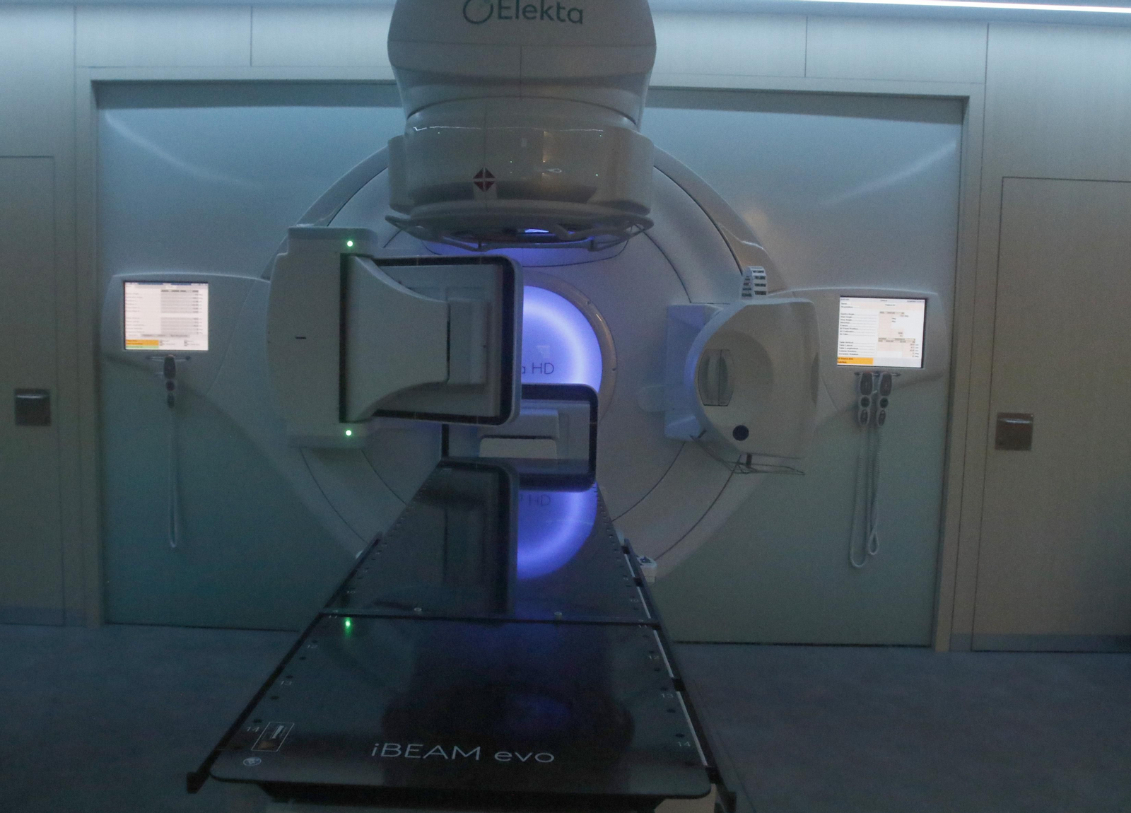 Visita el Hospital de Día de Infecciosos y el nuevo Acelerador Lineal de Electrones de Córdoba