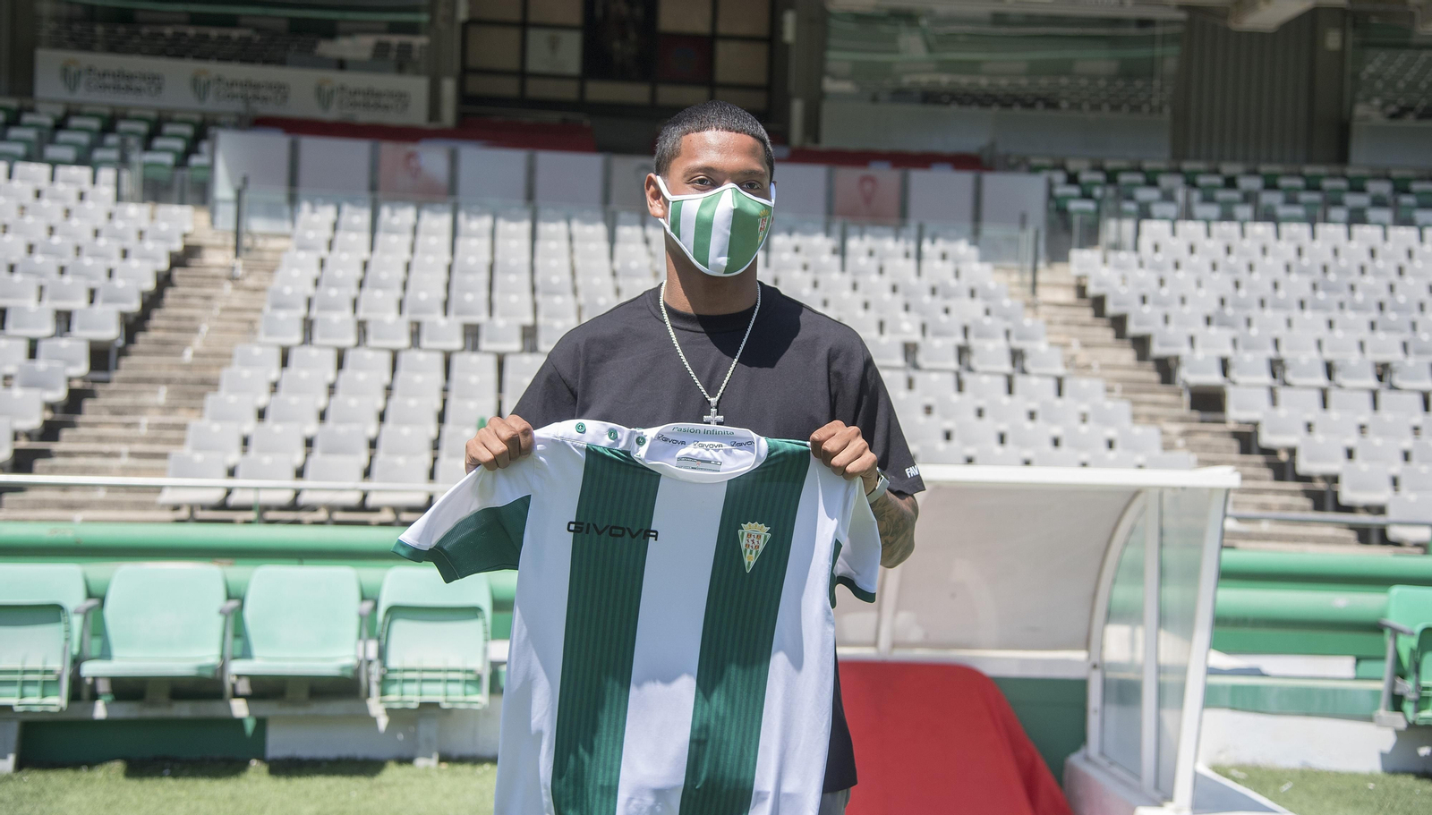 La fotos de la presentación de Darren Sidoel con el Córdoba CF