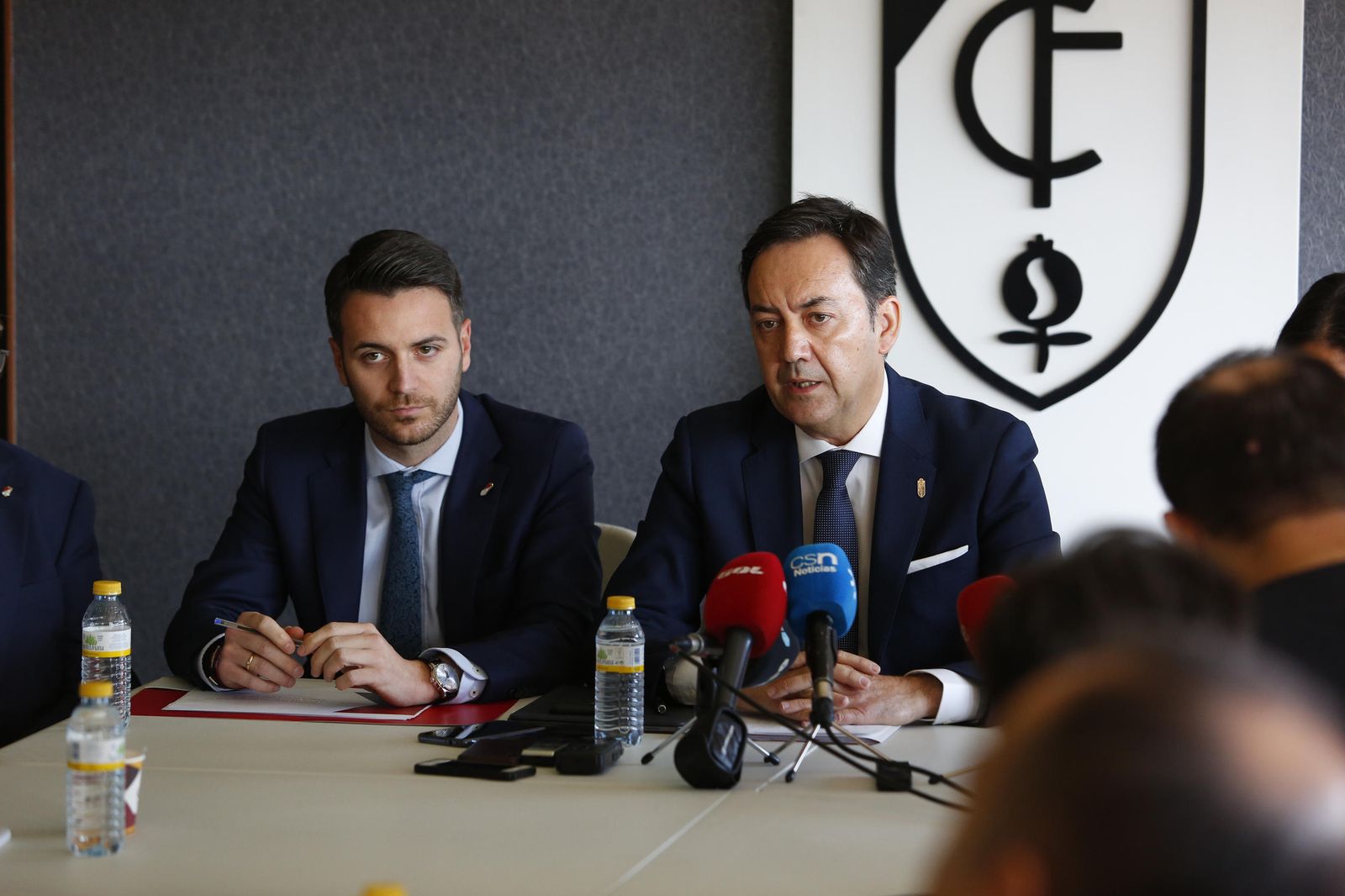 Fran Sánchez y Monterrubio durante una comparecencia