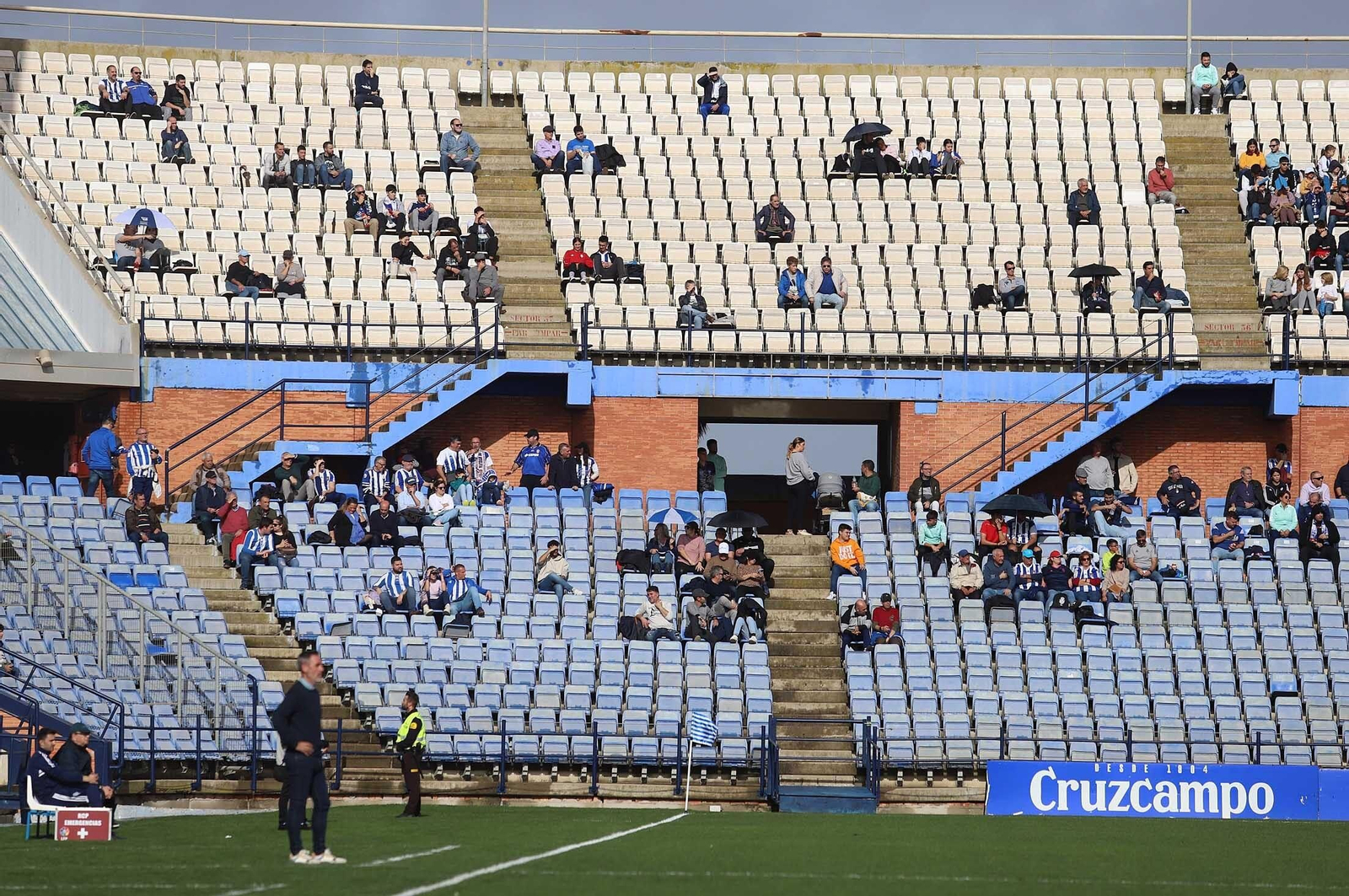 Imágenes del ambiente en las gradas del Nuevo Colombino durante el Recre-Vélez