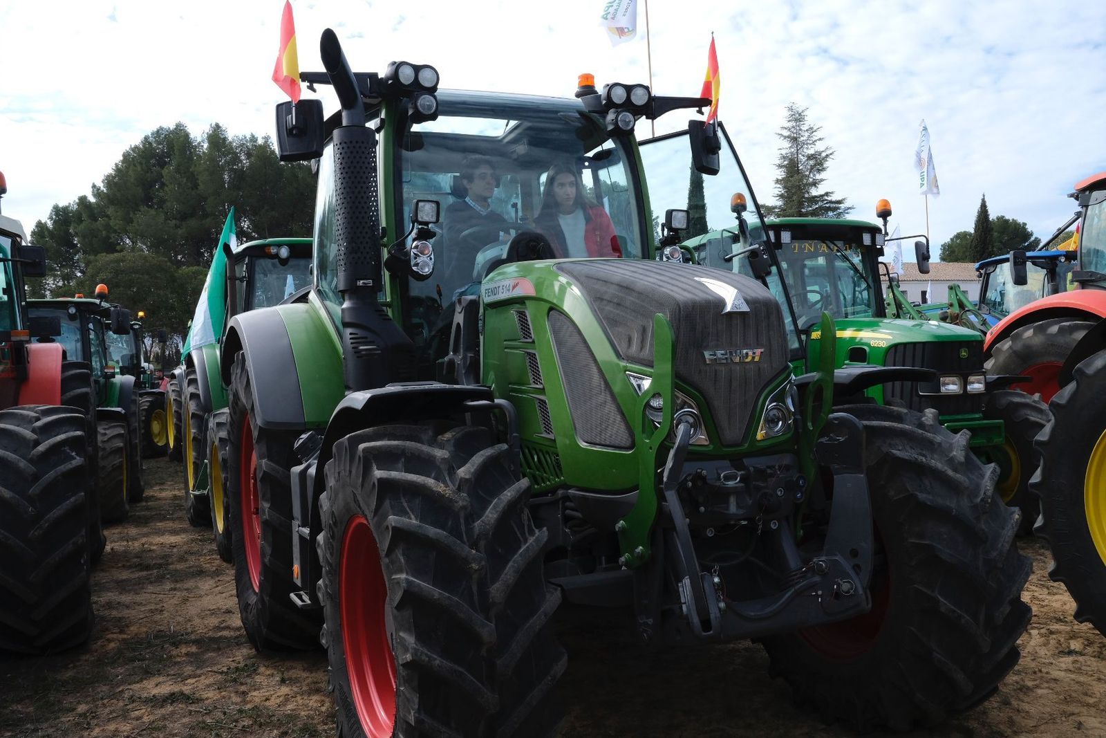 Las fotos de la protesta de agricultores con tractores en la A92, en Antequera