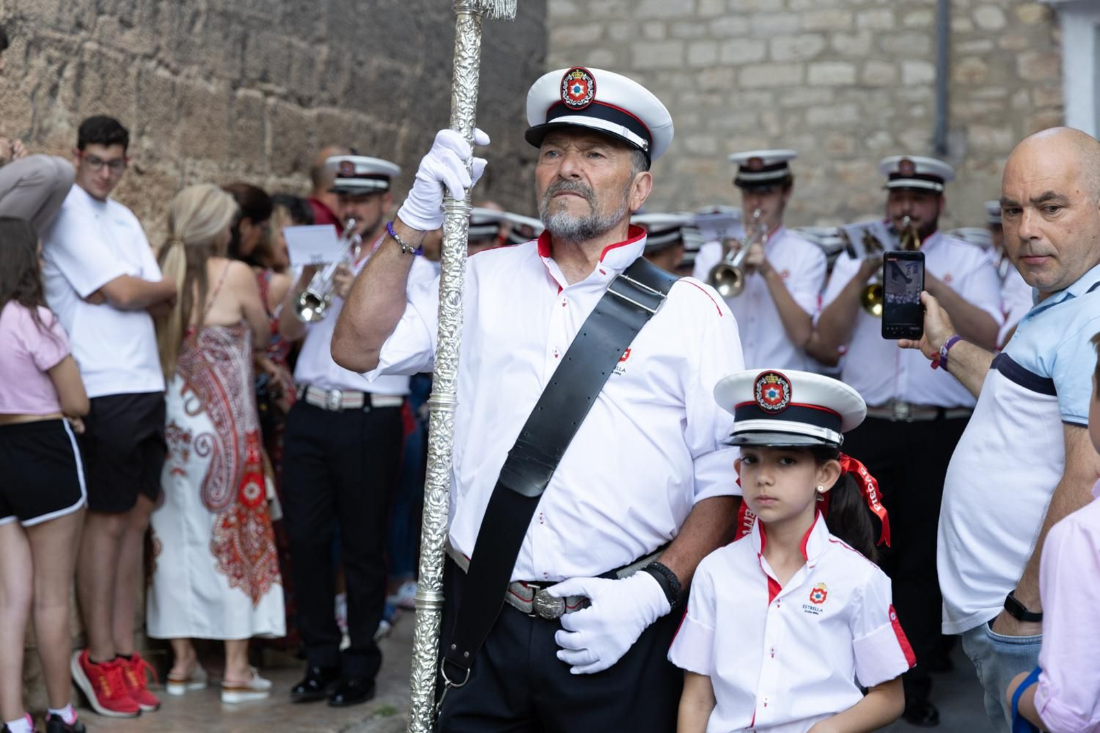 Así ha procesionado la Virgen de la Capilla por Jaén en su día grande.