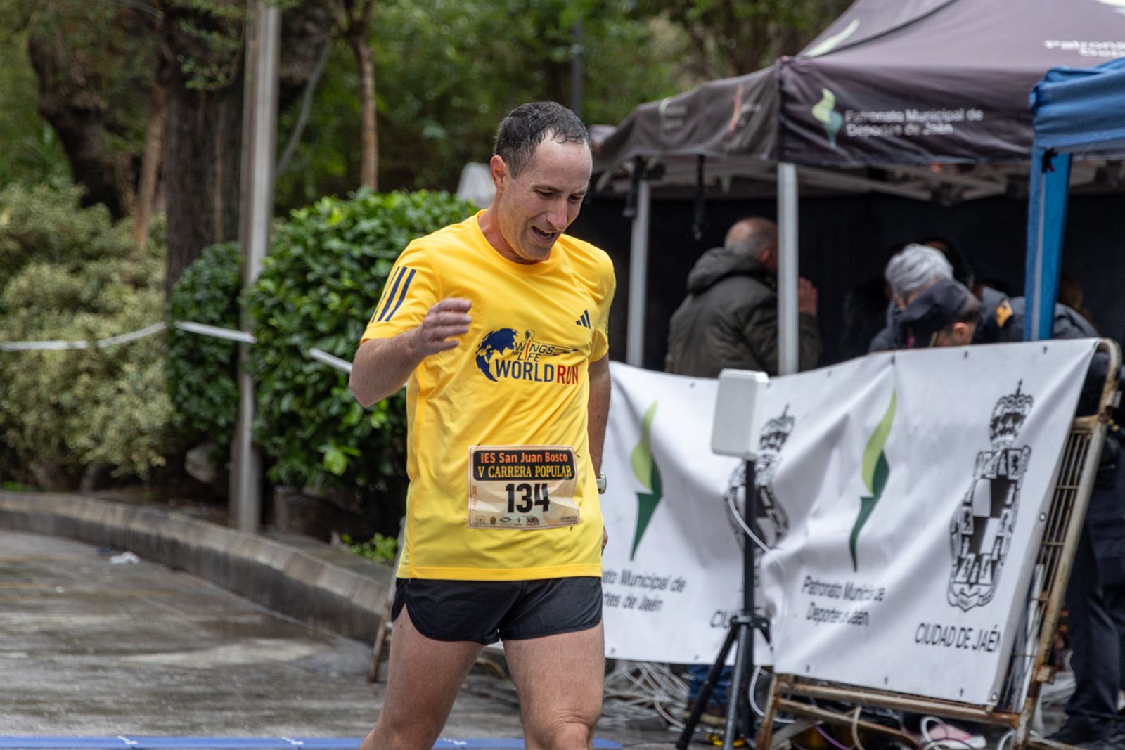 En imágenes: la lluvia no frena a más de un millar de corredores en la V Carrera Popular del IES San Juan Bosco (1)