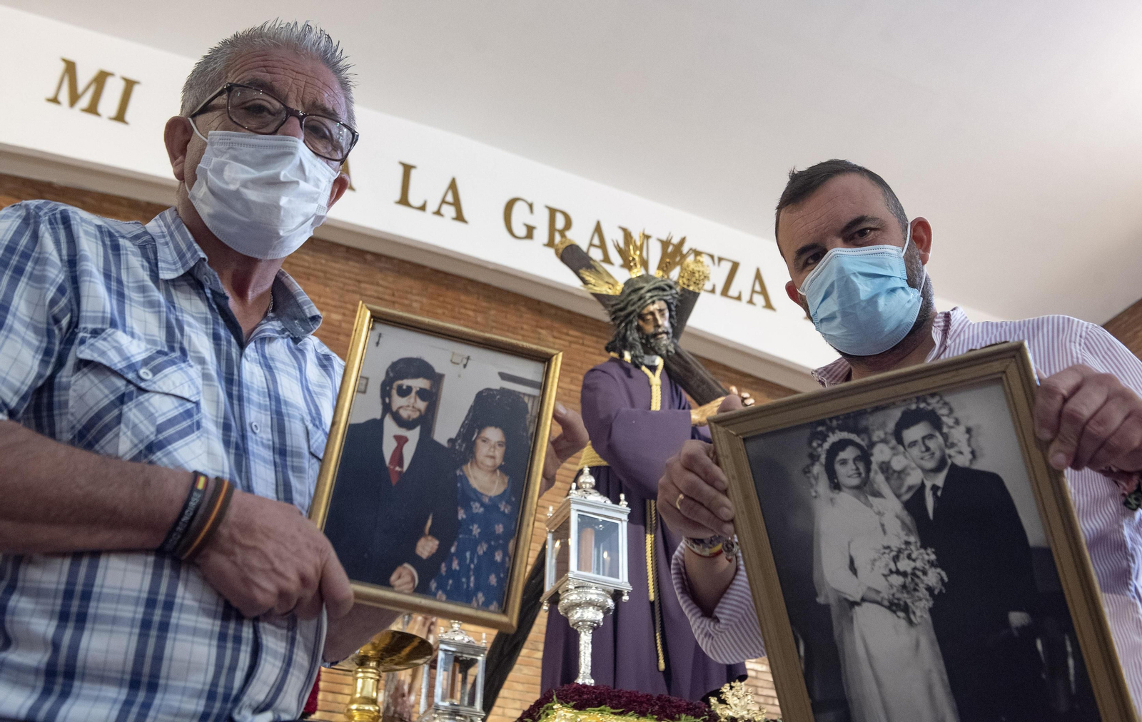 Juan y Kiko García Robles, este lunes en la Blanca Paloma ante el Gran Poder.