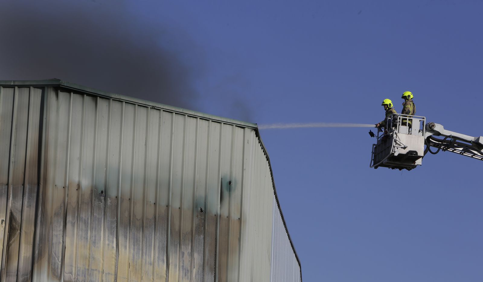 Incendio en el polígono de Fuente del Rey