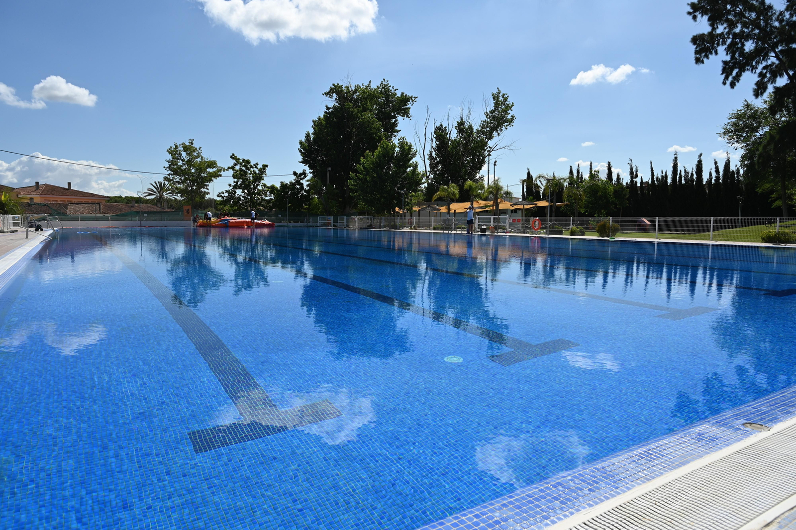 Apertura de piscinas en Arena Village