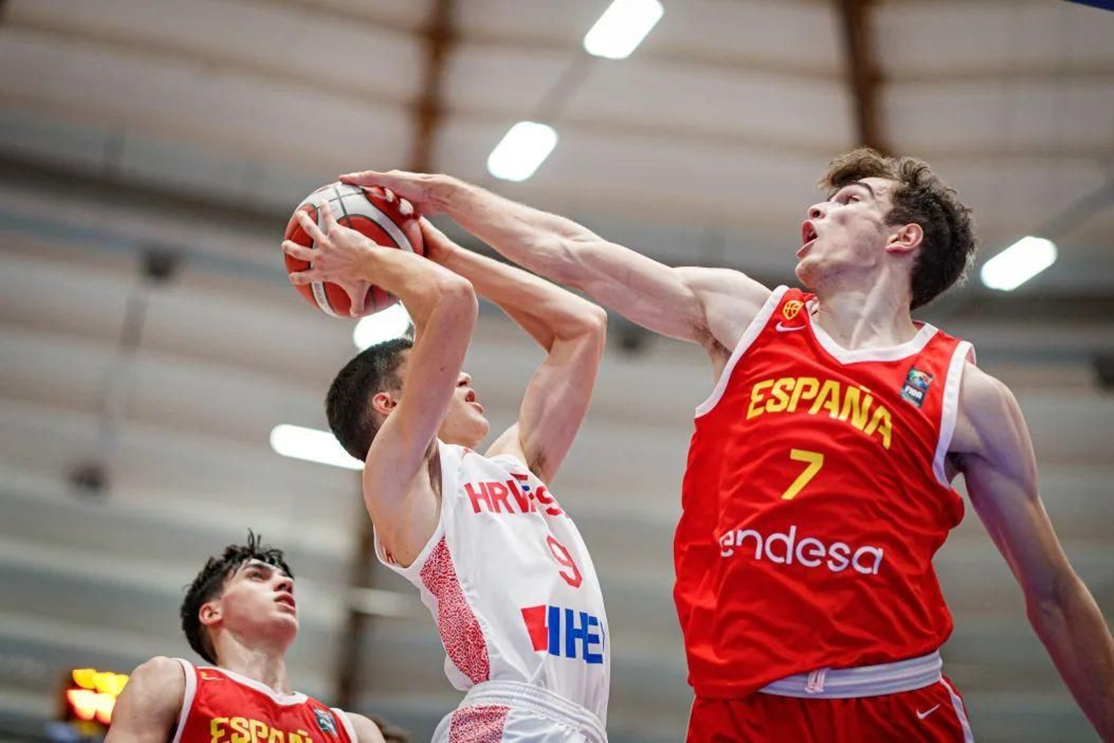 Eurobasket sub 18: Mario Saint-Supéry da un recital y evita el descenso de España